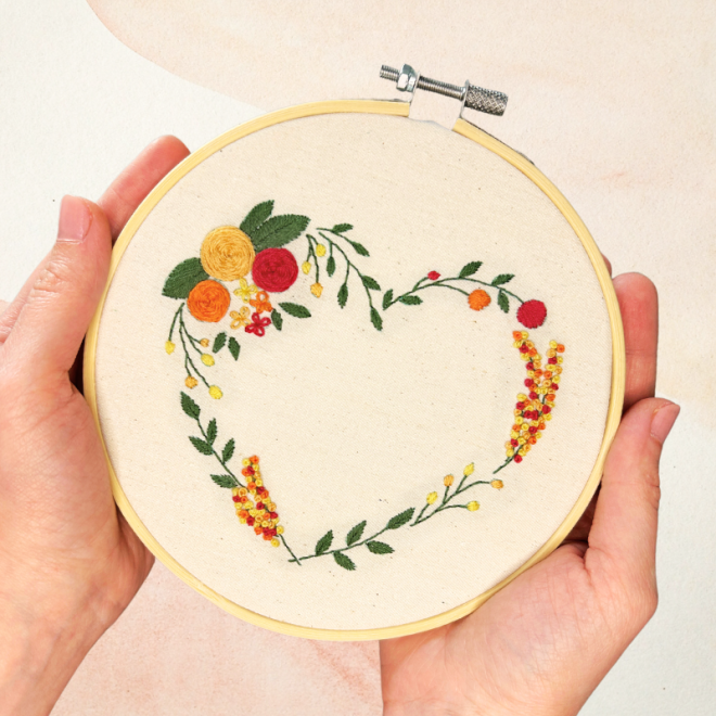 Set creativ de broderie Inimă înfloritoare, roșu-galben-portocaliu